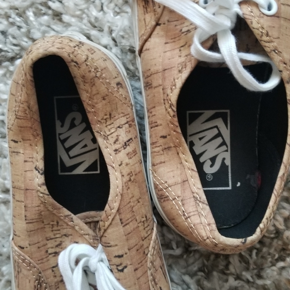 VANS - Picture 2 of 5